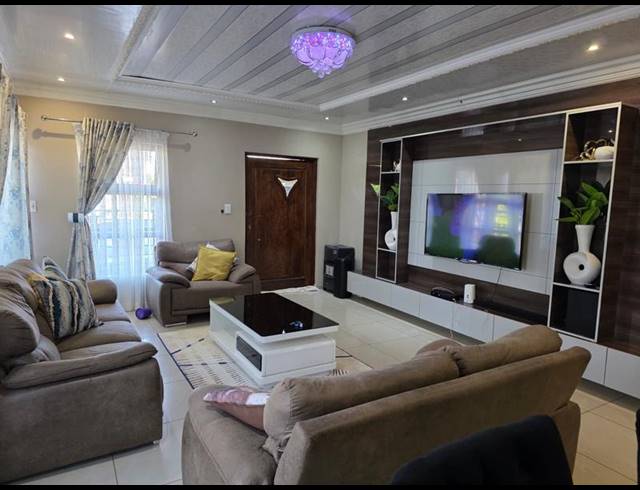 3 BEDROOM HOUSE FOR SALE IN THE ORCHARDS